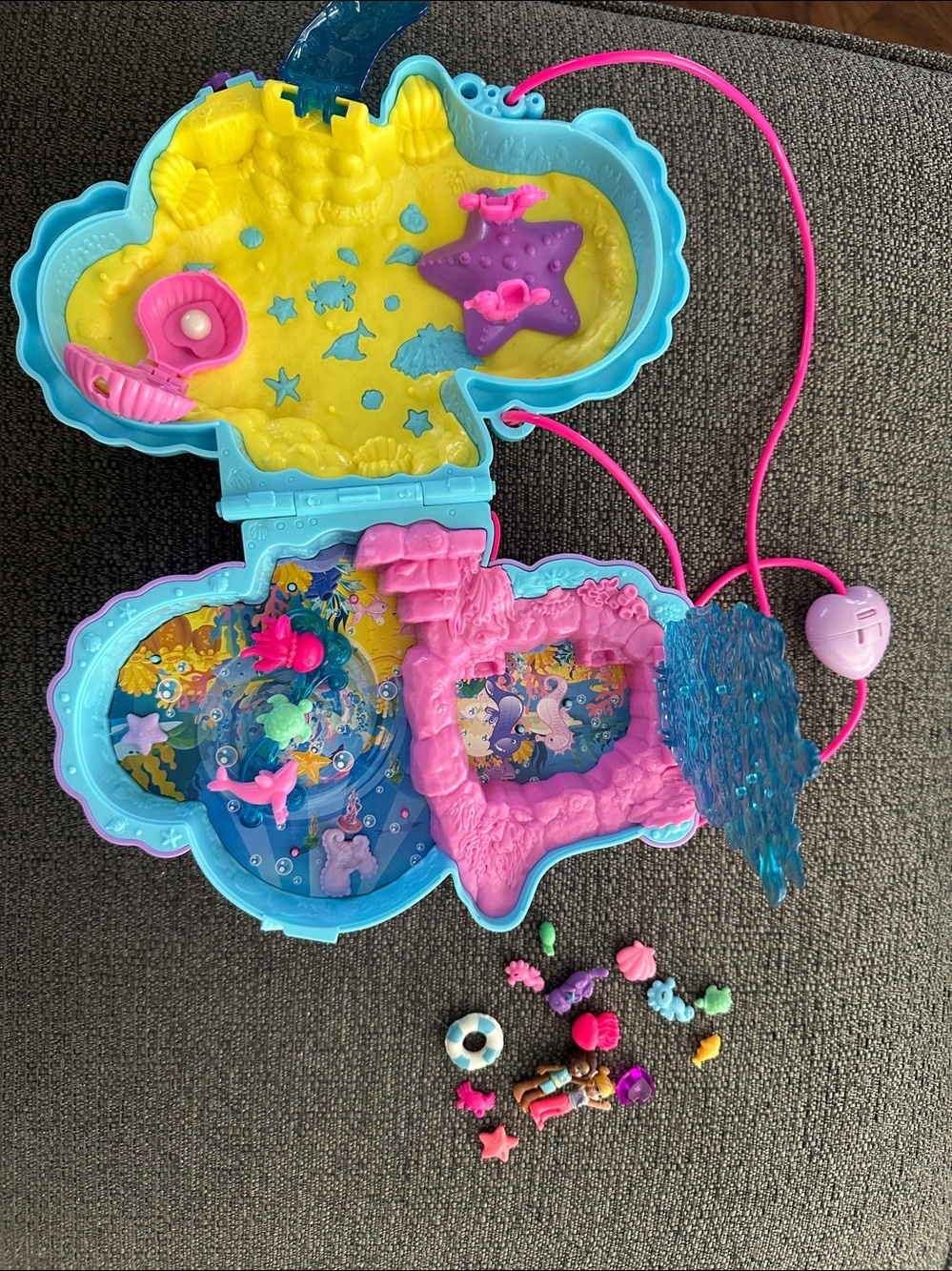 Polly pocket Blue Seahorse Toy travel set - Picture 11 of 11